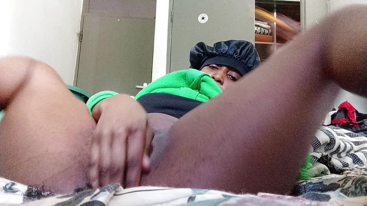 All man like clean pussy let's shave my pussy