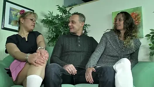 Heidi fick schlampe lagi asik seks threesome di festival seks threesome