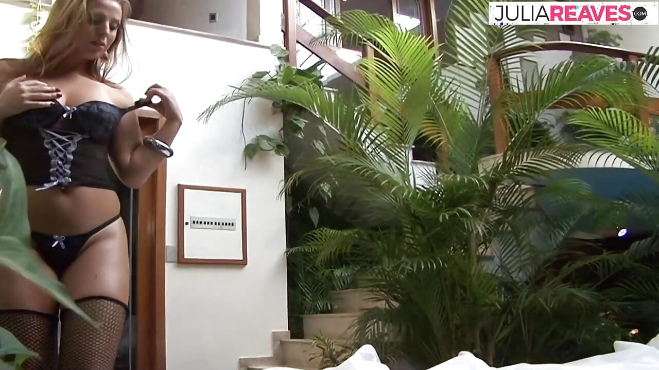 אנחנו, הבחורה, דחיפות אנאליות ענקיות עם החבר הלטיני