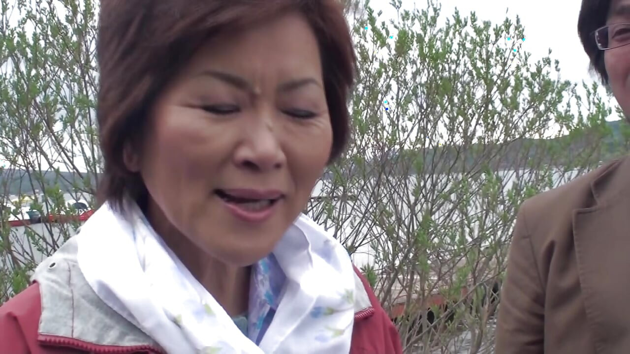 A194F08 湖边开渔船的活泼清爽寡妇熟女与常客首次性爱拍摄！