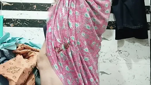 Priya si kakak ipar india lagi pamer pantat bahenolnya pagi-pagi