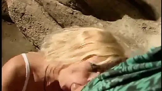 Einsamen strandzeugen, heiße fickaktion mit einer hübschen blondine