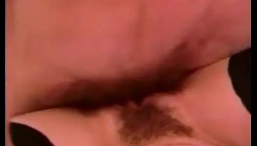 Sexy teen mit gefärbten haaren wird gefickt und bezeugt
