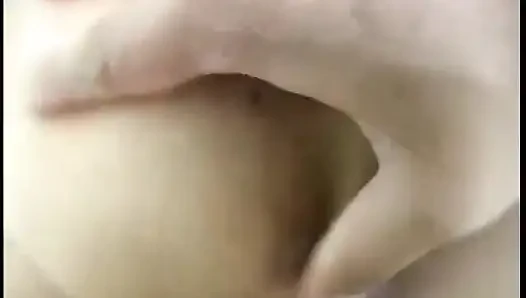 Horny babe enjoys the taste af warm cum after a mind blowing blowie