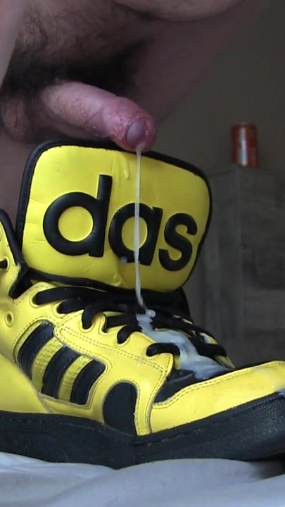 Kultni trenutak iz filma "Adidas Jeremy Scott Tenisice Volim moju spermu - 2. dio"