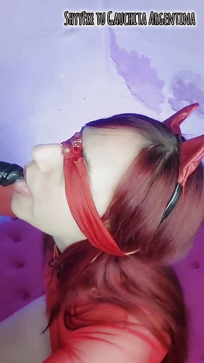 My Boyfriend Blindfolds Me so That I Suck His!