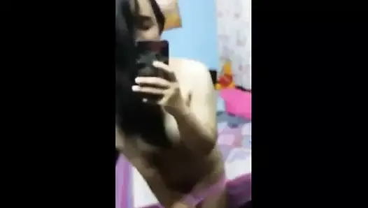 Seksowna desi nagrywa swoje selfie boob wideo ...