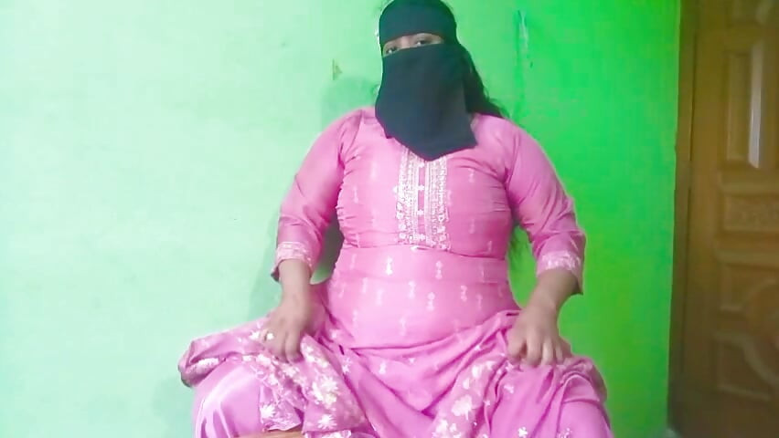 माझ्या पुच्चीत पैसे घालायला कोणी आहे का?