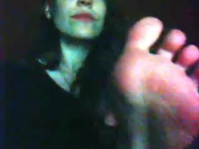 French amateur girl licks her own foot on cam