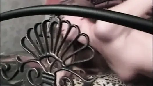 Cewek sange ini cuma suka dientot habis-habisan sama kontol raksasa pria kulit hitam!