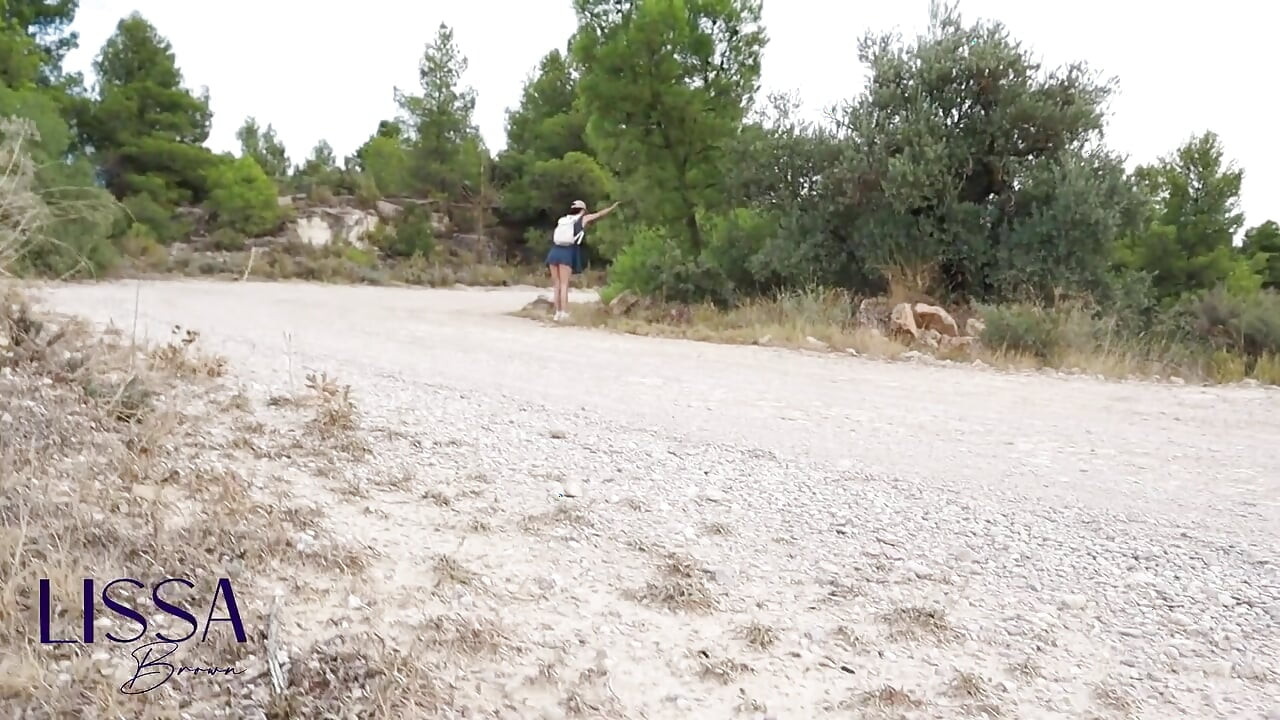 Mi mascota me folla el culo en el bosque