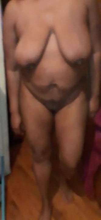 Pissing BLACK milf
