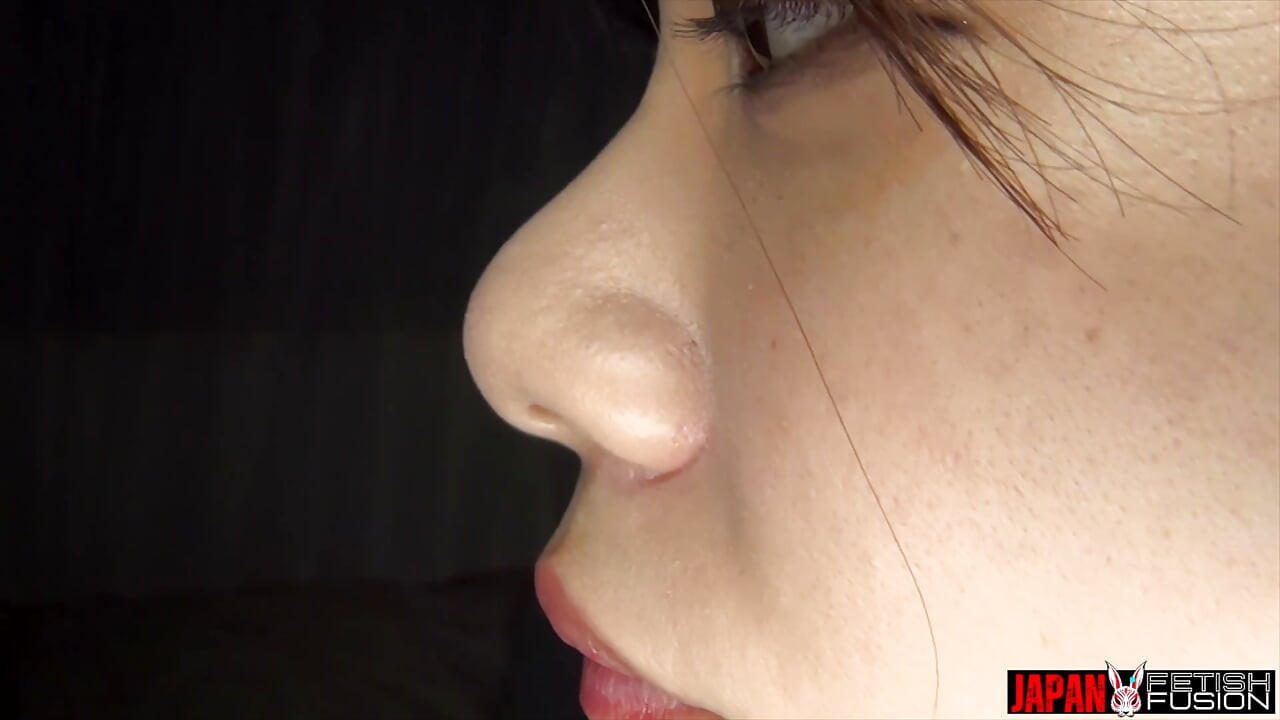 Riko Kanade lässt dicke rotz auf ihre lippen tropfen ... Dann streichelt einen Dildo mit es, Slow and Filthy - Hook, Haar und purer schleim