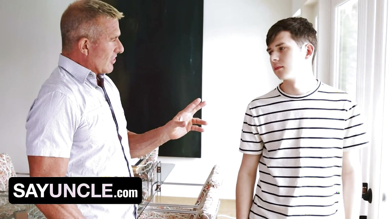 Kus nevlastní děda Matthew Figata naplácá a rozmnoží Bublinový zadek Dakoty Lovell celý film - SayUncle