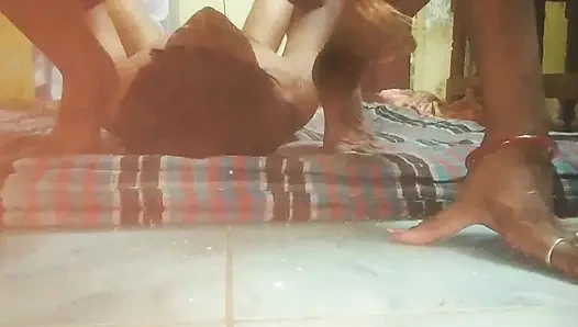 Meine stiefschwester sitzt auf meinem gesicht und pisst, ich schlucke ihre ganze pisse