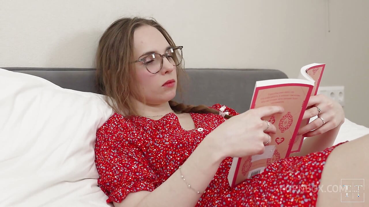 I Wanted to Read, but He Fucked Me Hard and Cam All Over My Glasses