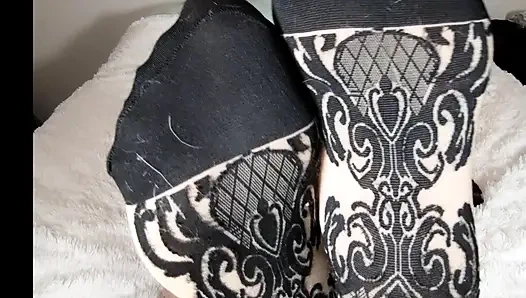 Uyluk yüksek çorap giyerken dildomla anal mastürbasyon izlemeyi seven var mı?