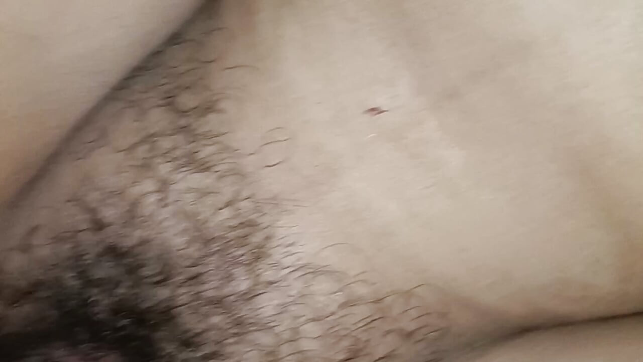 Esposa de la aldea de Bangladesh Mi esposo no estaba en casa, tengo una mamada de mi hermanastro para follarme (voz de Bangladesh)