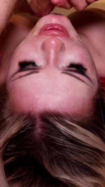 Gadis nakal rusia rambut pirang dientot di muka dan dientot 69 kali di tenggorokan | Klip 2