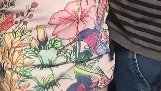 Metroda seksi kıllı amcık patronu tarafından parmaklanıyor