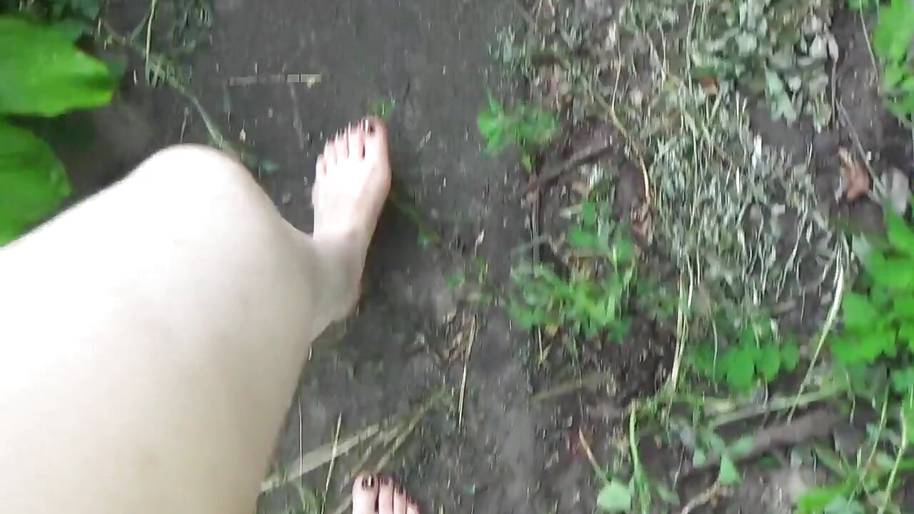 Jilat kaki jalangku yang kotor!