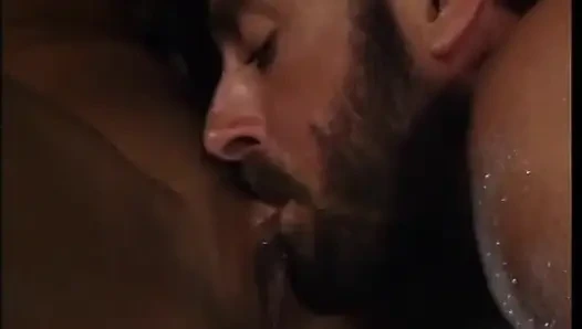 Asyalı ateşli sürtük banyoda sikiliyor