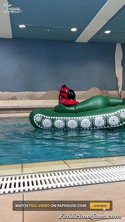 Bayan Fetilicious tank savaşına hazırlanıyor