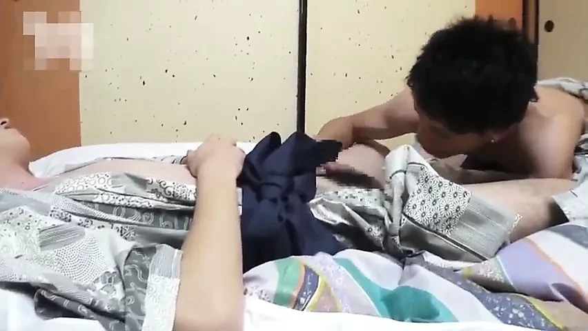 中国男孩夫妇无鞍射在里面