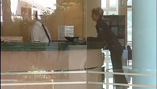 Sarışın hatun buharlı karşılaşmada taksi şoförünü baştan çıkarıyor