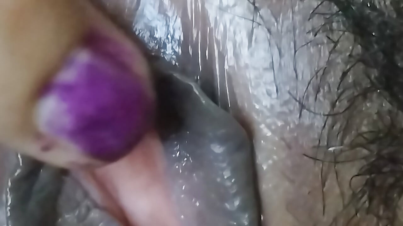 Sexy indian hot lady chut may ungli dal kar chut ka pani nikala