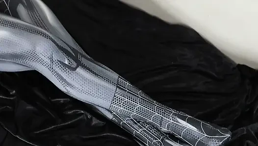 Es ist schön, ein indonesisches mädchen mit einem glatten körper und Spiderman cosplay zu ficken