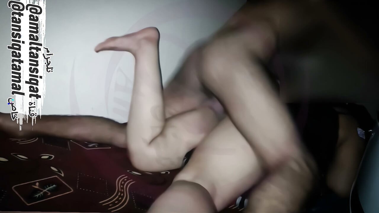 Chico saudita y su tentadora criada culona