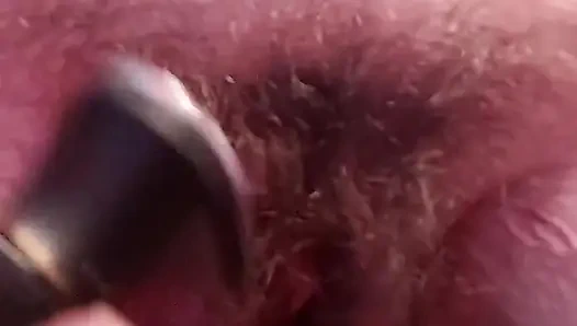 Çalıyı tıraş ediyor