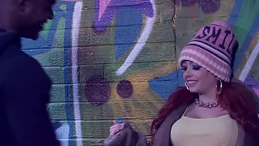 Грудастую рыжую крошку шпилют большой черный член