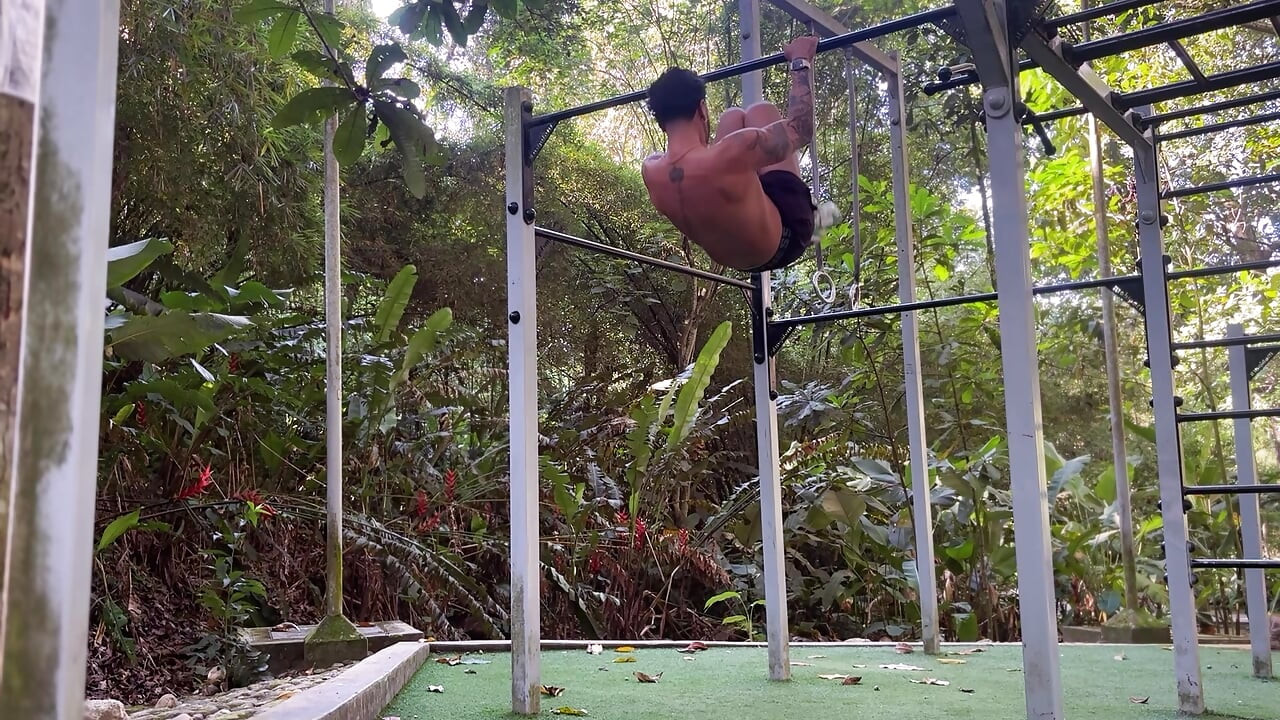 Full-body training with a predominance of pulldowns
