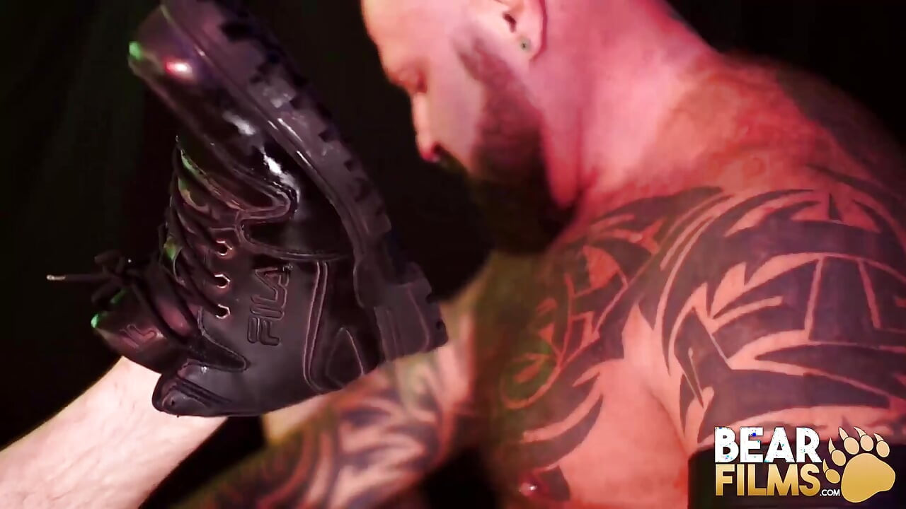 BEARFILMS - Huge tattooed bear barebacks adorable bearded cub