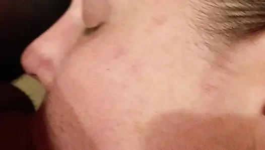 Кончаю с моей розой, сосу член муженька