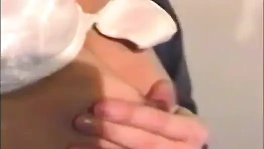 Nyambuk pantat montoknya