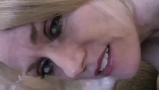 Melanie si seksi bejat: aku pengen spermamu!