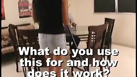 Gebräunte latina bekommt ihre möse geritten, nachdem sie ein schönes sextoy gefunden hat