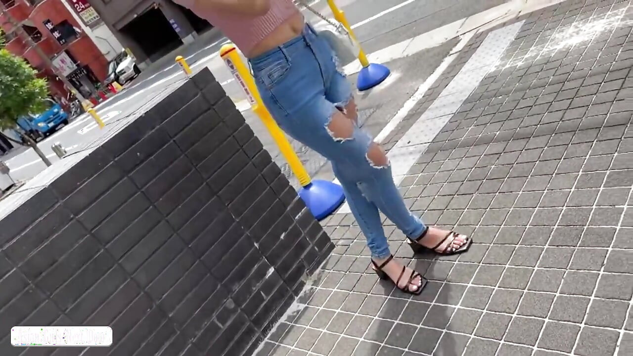狂野的Gyaru到来, 细长的曲线和大胆的能量在一个热的私人记录中捕捉到