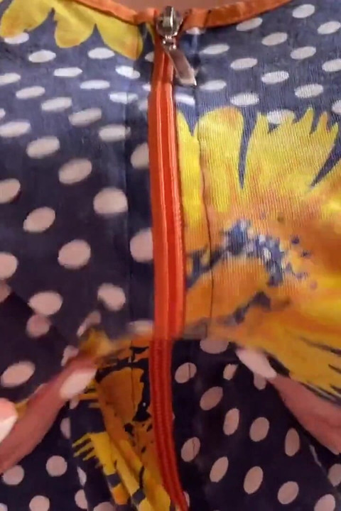 熟女玩乳房和阴蒂
