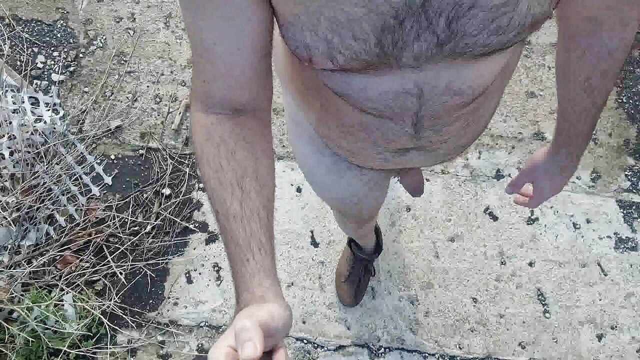 Eu ando pelo meu bairro nua