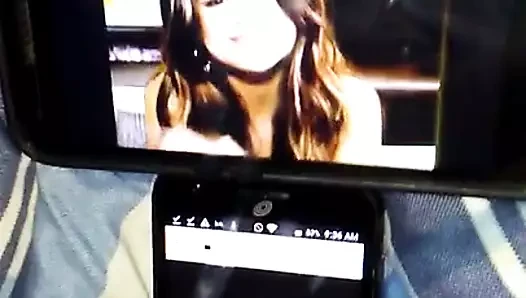 Selena Gomez boşalıyor