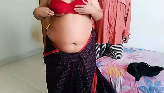 Amazon delivery man came to deliver bra and fucked Indian sexy aunty while her husband was not at home - Hindi Audio