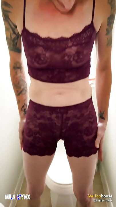 Verzweifelt, in meine neuen dessous zu pinkeln