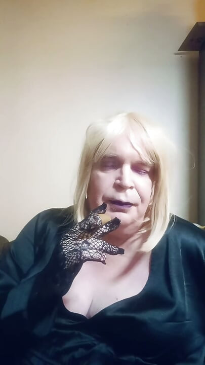 BBW TV talks about doing a smokey blow job but with a cigar