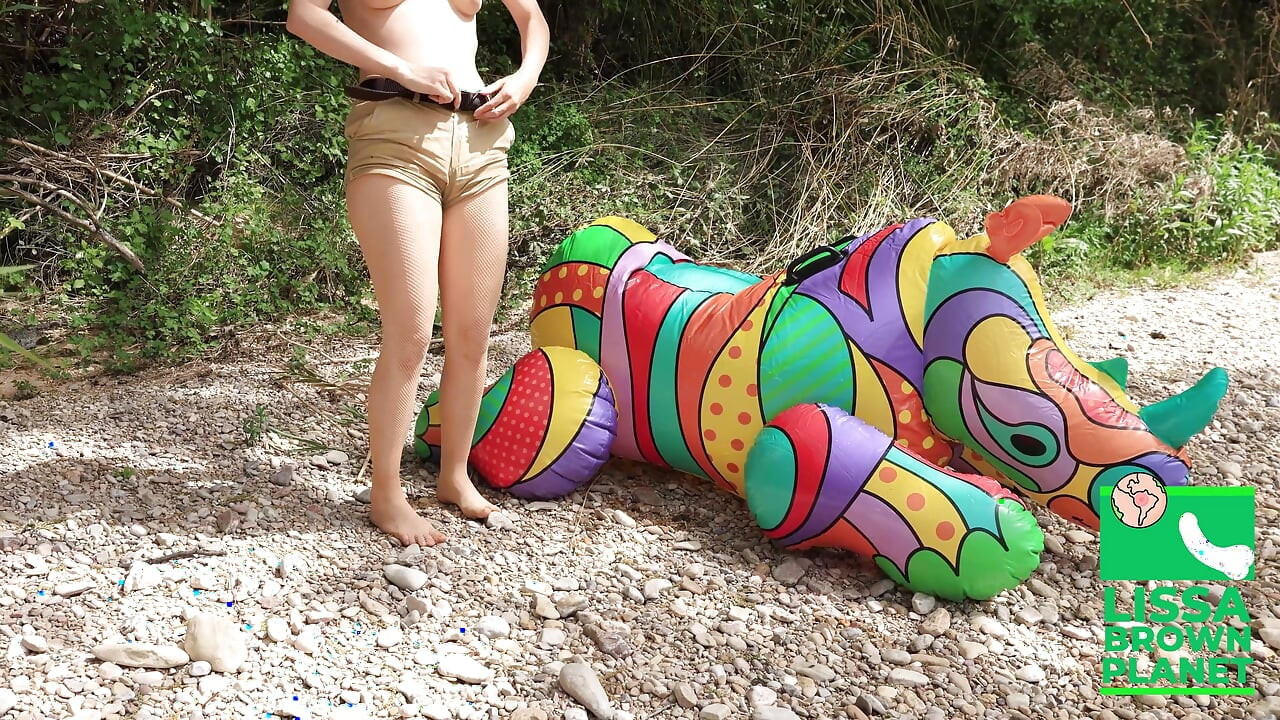 Şişme Vahşi Yaşam Kaşifi Şişme Siteye Geliyor; Bu çok tehlikeli!
