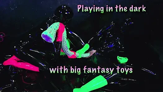Im Dunkeln mit unseren großen Tentakel-Dildos spielen