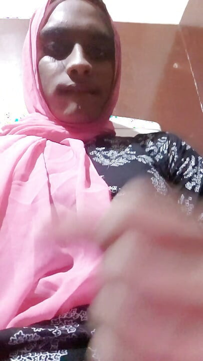 Desi Hijabi น้องสาวแต่งตัวข้ามเพศแลกน้ําเงี่ยน